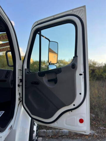 2020 Freightliner M2 106