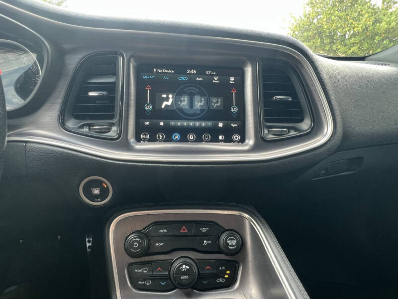 2017 Dodge Challenger SXT