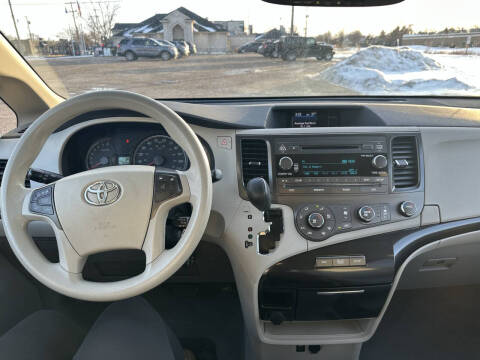 2011 Toyota Sienna LE 8-Passenger