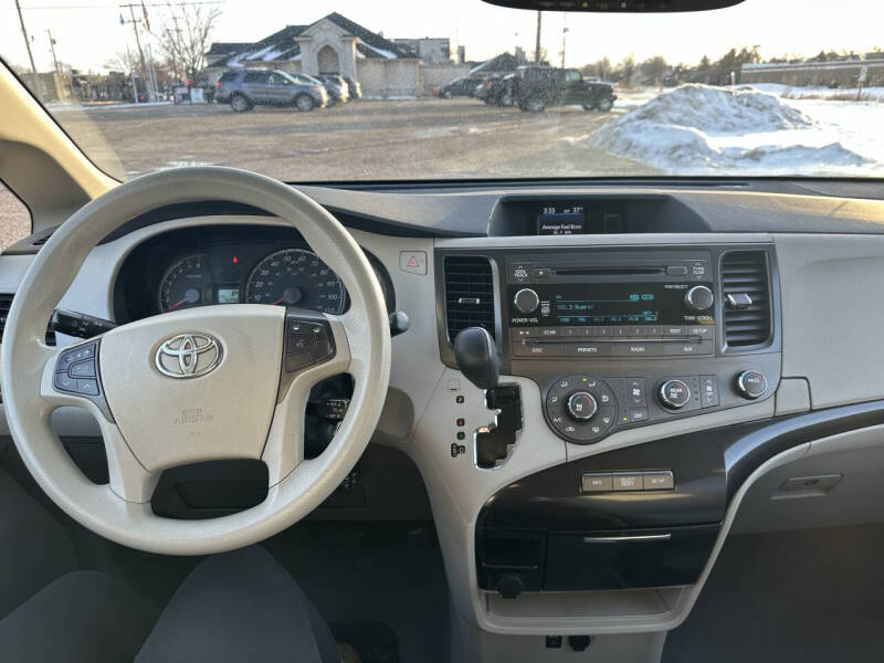 2011 Toyota Sienna LE 8-Passenger