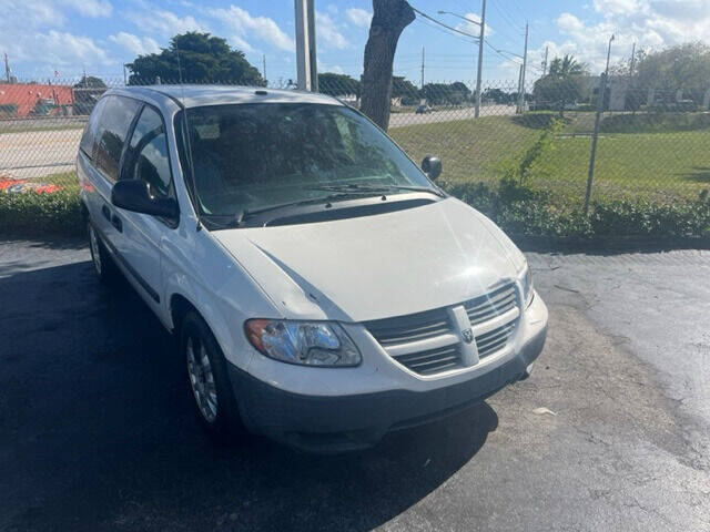 2005 Dodge Caravan  - $2,595