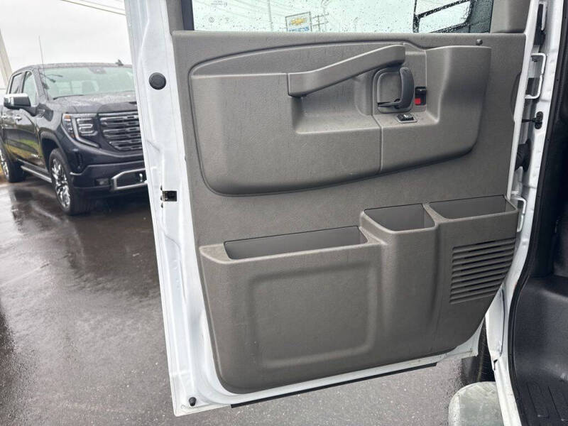 2023 Chevrolet Express 2500