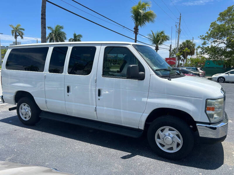 2011 Ford E-Series E-350 SD XLT