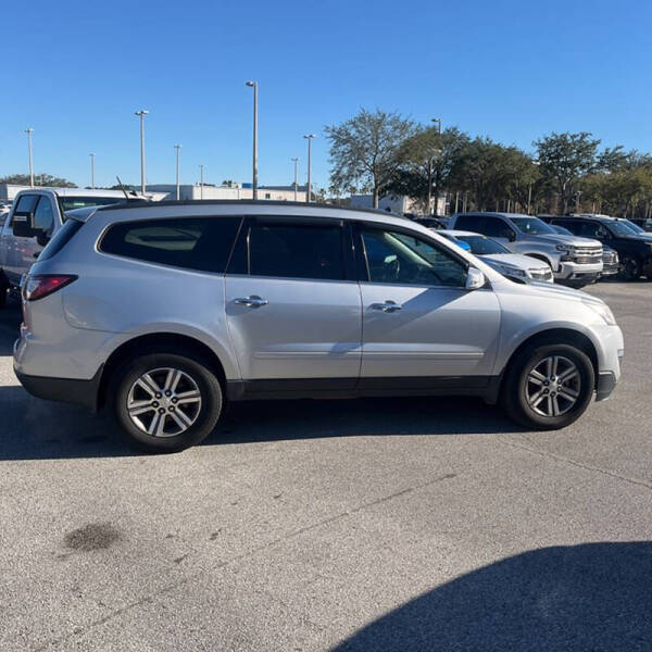 2017 Chevrolet Traverse 2LT photo 7