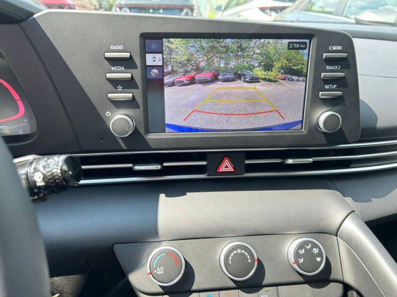 2025 Hyundai Elantra SE