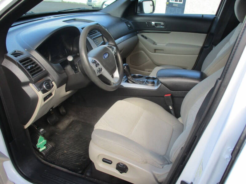 2013 Ford Explorer Base photo 6