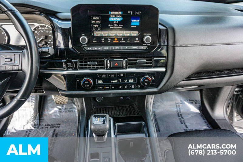 2025 Nissan Pathfinder SV