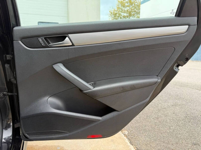 2013 Volkswagen Passat S PZEV