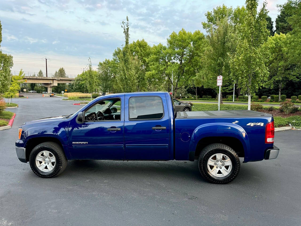 2013 GMC Sierra 1500 for sale at MISHA MASTER MOTORZ LLC in Portland, OR