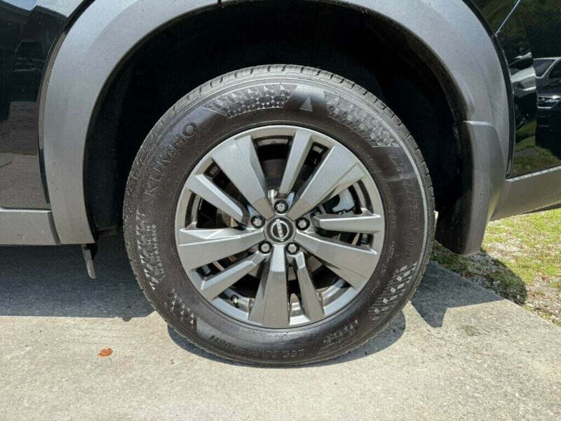 2024 Nissan Pathfinder SV