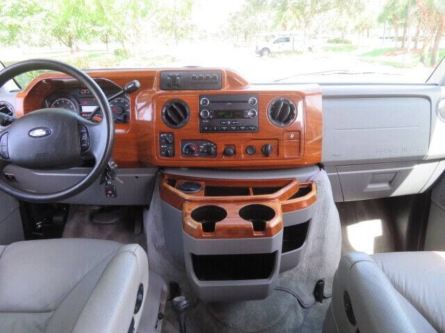 2010 Ford E-Series E-350 SD