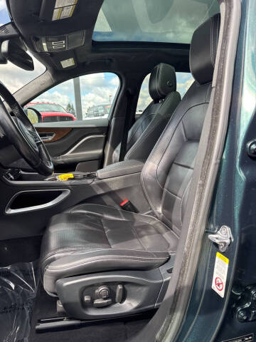 2017 Jaguar F-PACE 35t R-Sport