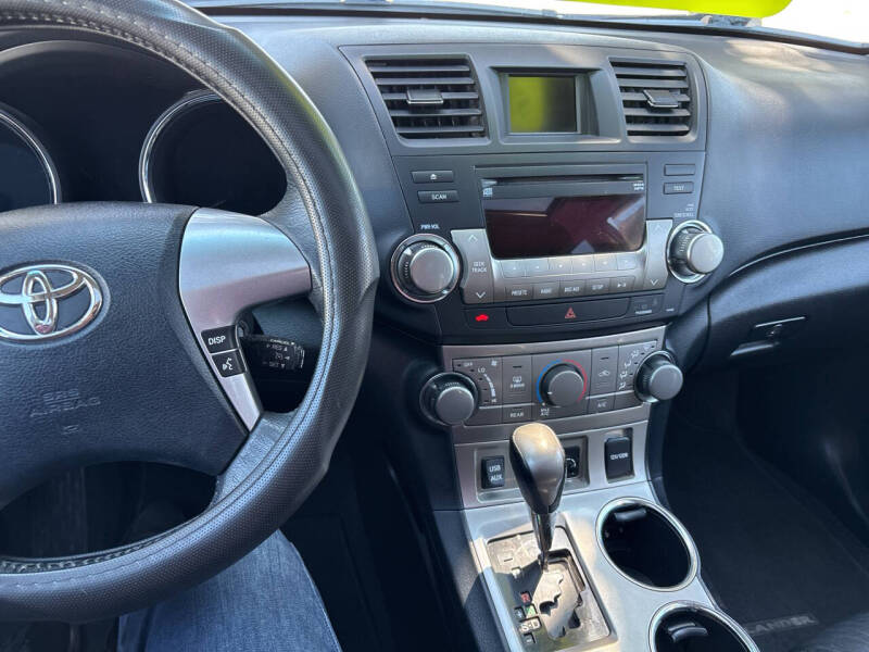 2012 Toyota Highlander SE