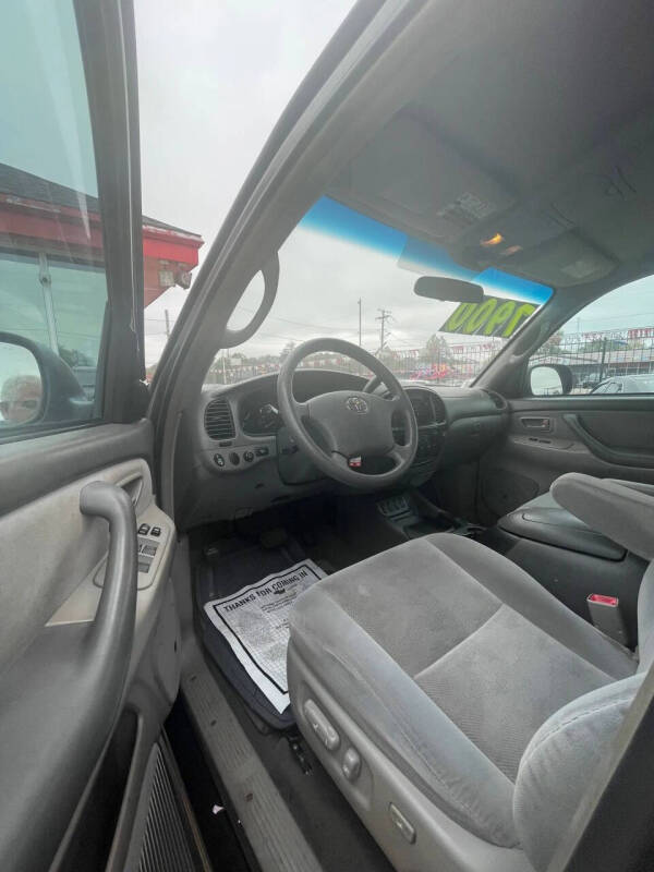 2005 Toyota Sequoia SR5