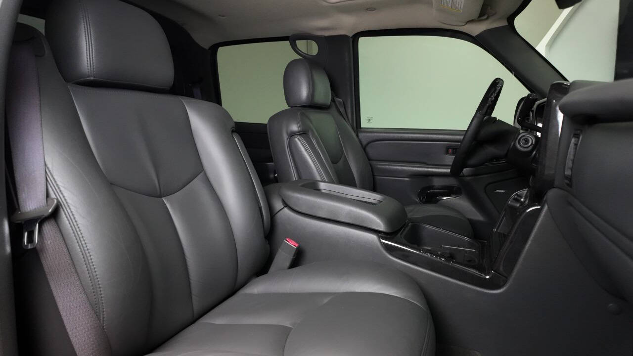 2004 Chevrolet Avalanche 42