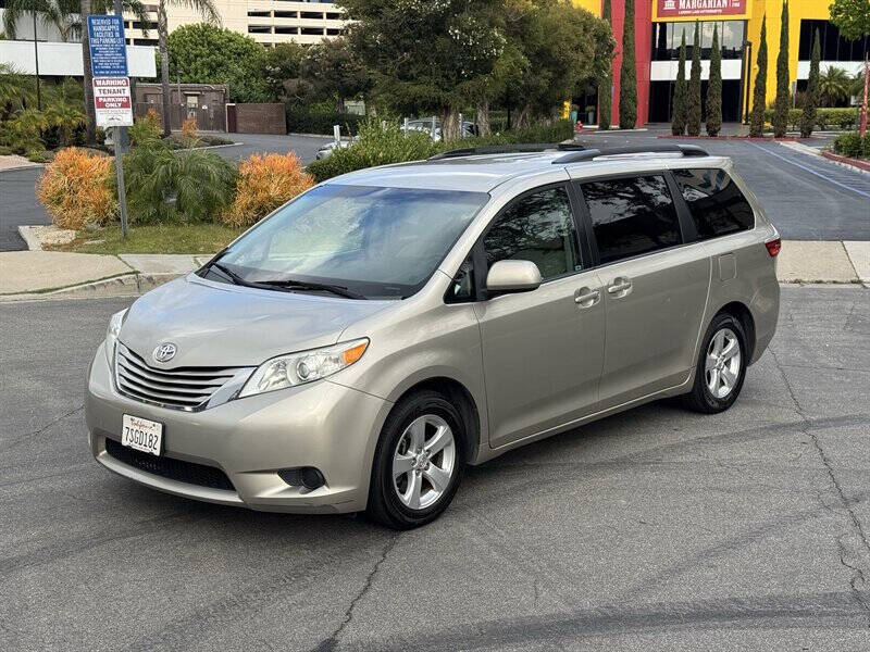 2015 Toyota Sienna LE 8-Passenger