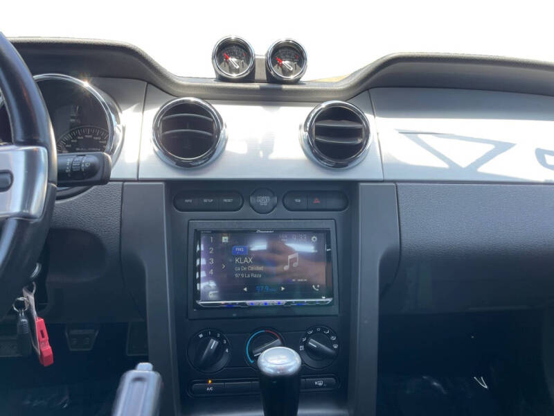 2006 Ford Mustang GT Deluxe