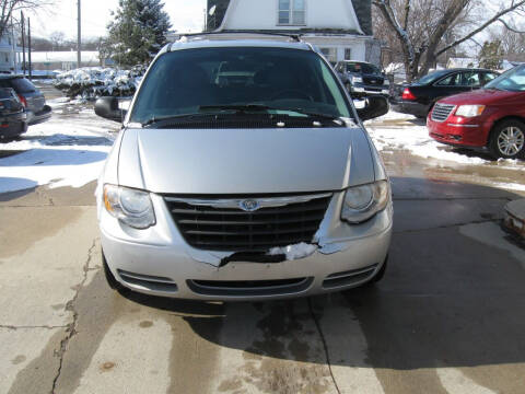 2006 Chrysler Town and Country for sale at C&C AUTO SALES INC in Charles City IA