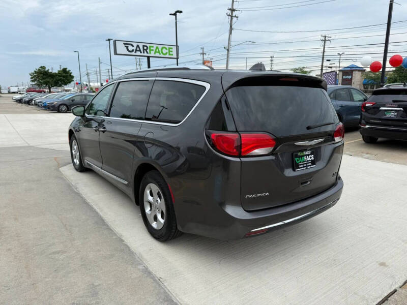 2017 Chrysler Pacifica Touring-L Plus