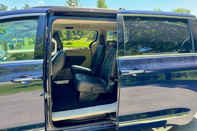 2017 Chrysler Pacifica Touring-L