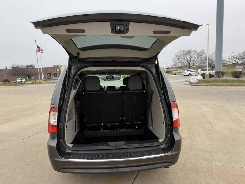 2016 Chrysler Town and Country Touring