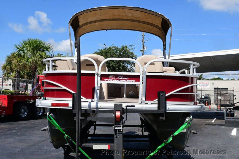2019 Sun Tracker Fishin Barge 20 DLX
