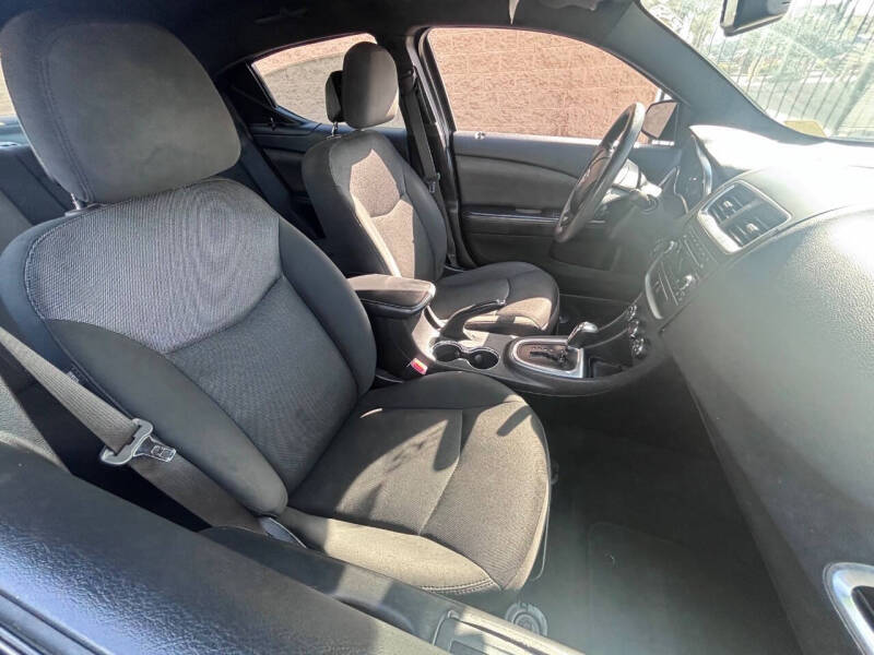 2013 Dodge Avenger SE