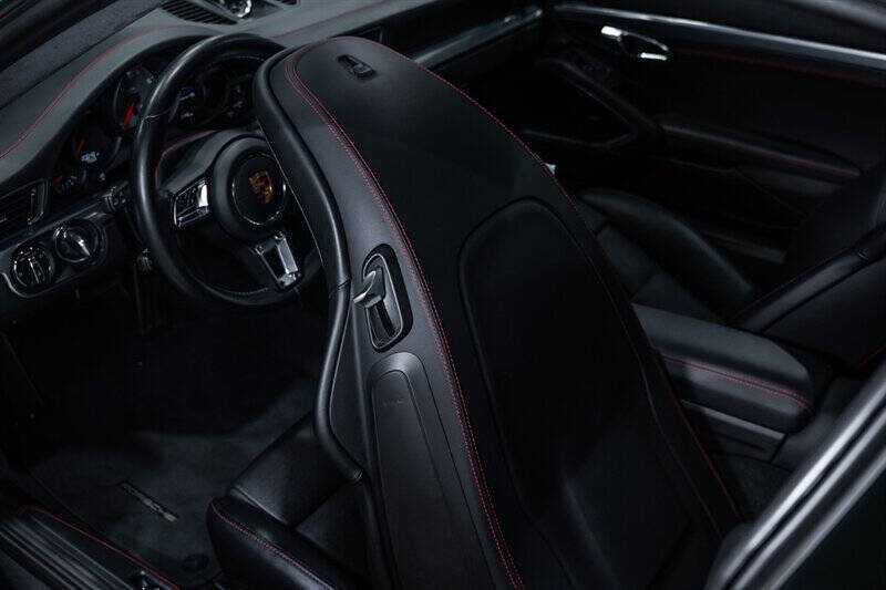 2017 Porsche 911 Carrera 4S
