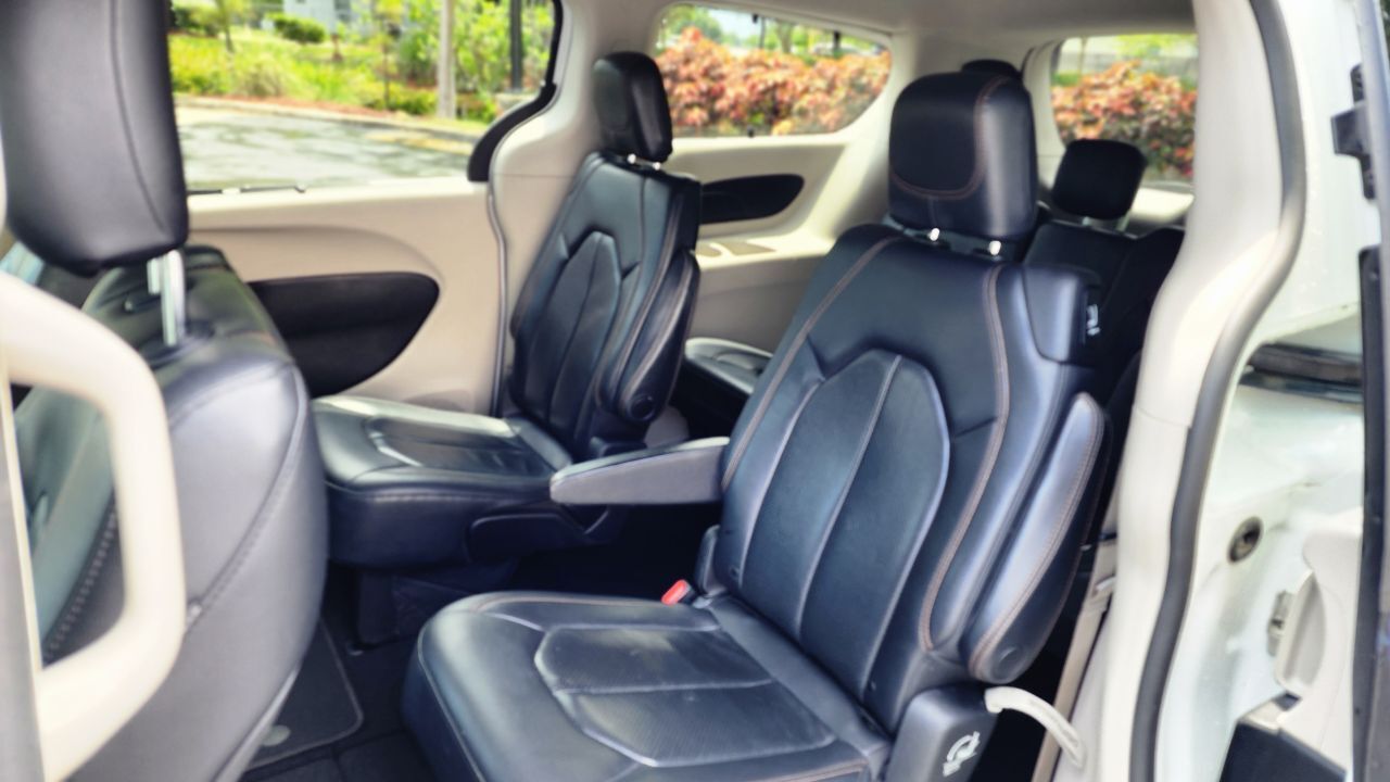 2019 CHRYSLER Pacifica Minivan - $14,999