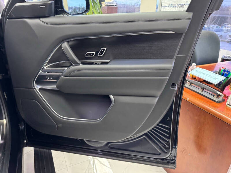 2025 Land Rover Range Rover P400 SE