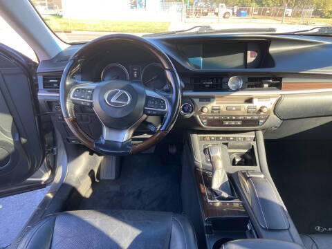 2016 Lexus ES 300h