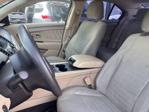 2013 Ford Taurus SE
