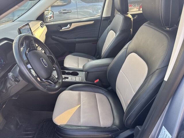 2022 Ford Escape Hybrid Titanium