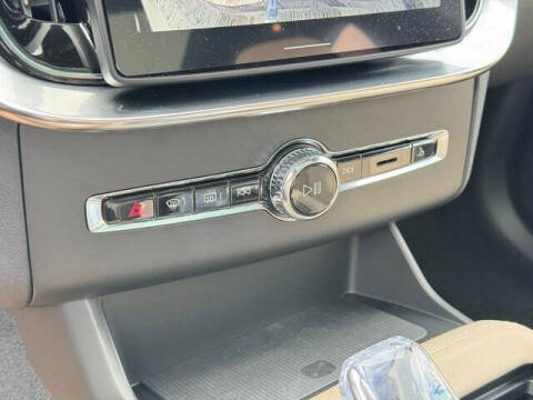 2026 Volvo XC90 B6 Ultra Dark 6P