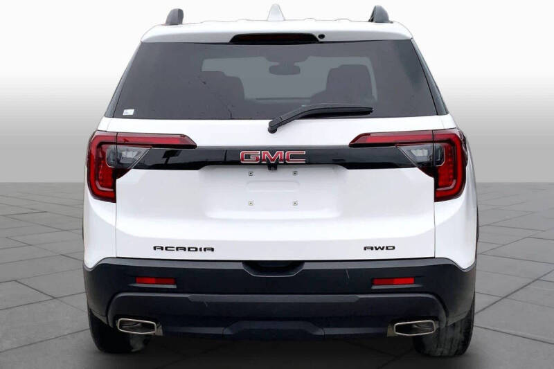 2023 GMC Acadia SLT
