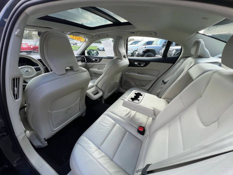 2021 Volvo S60 T5 Momentum