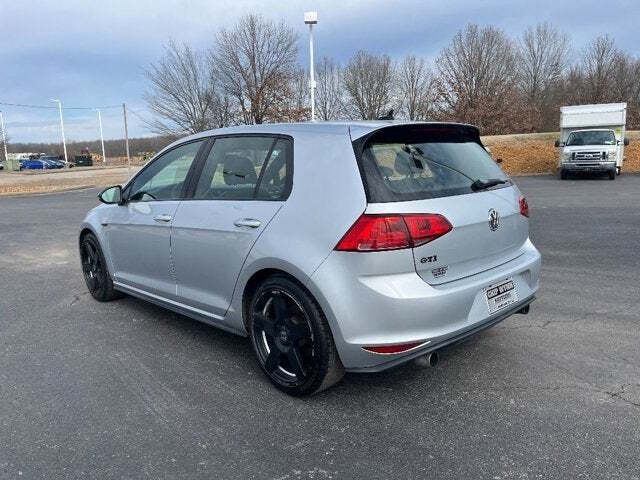 2016 Volkswagen Golf GTI 10