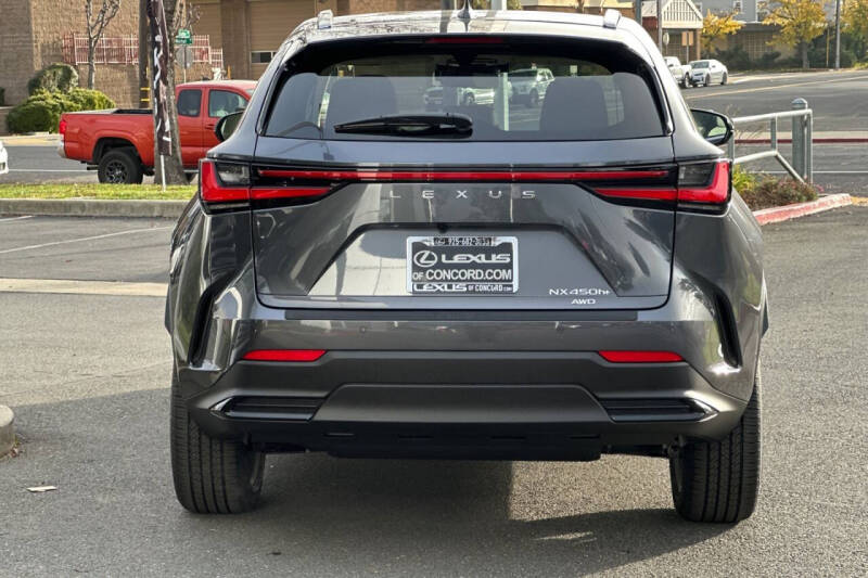 2026 Lexus NX 450h+ Luxury