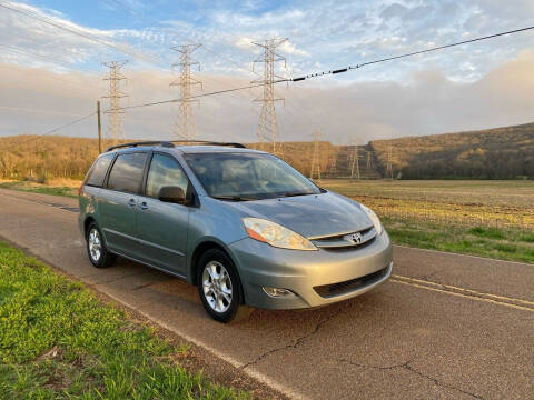 2006 Toyota Sienna for sale at Tennessee Valley Wholesale Autos LLC in Huntsville AL