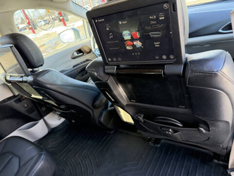 2017 Chrysler Pacifica Touring-L Plus