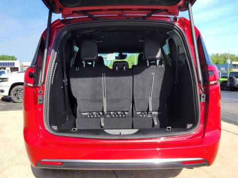 2027 Chrysler Pacifica Select