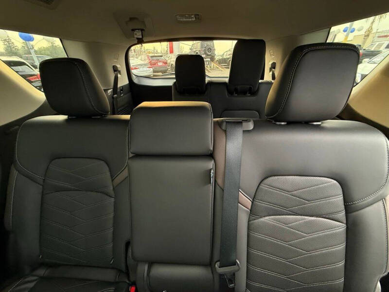 2025 Nissan Pathfinder Platinum