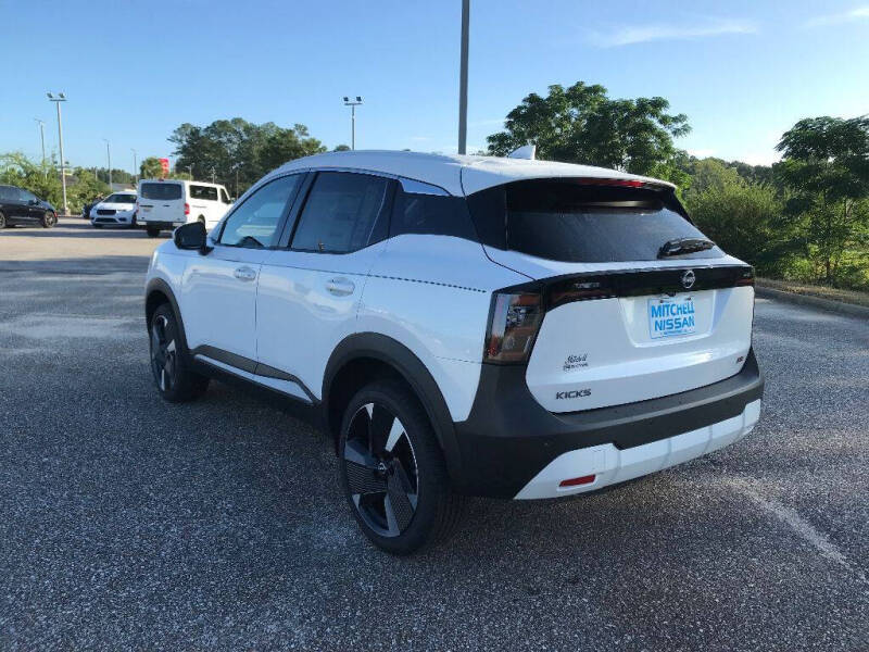 2025 Nissan Kicks SR