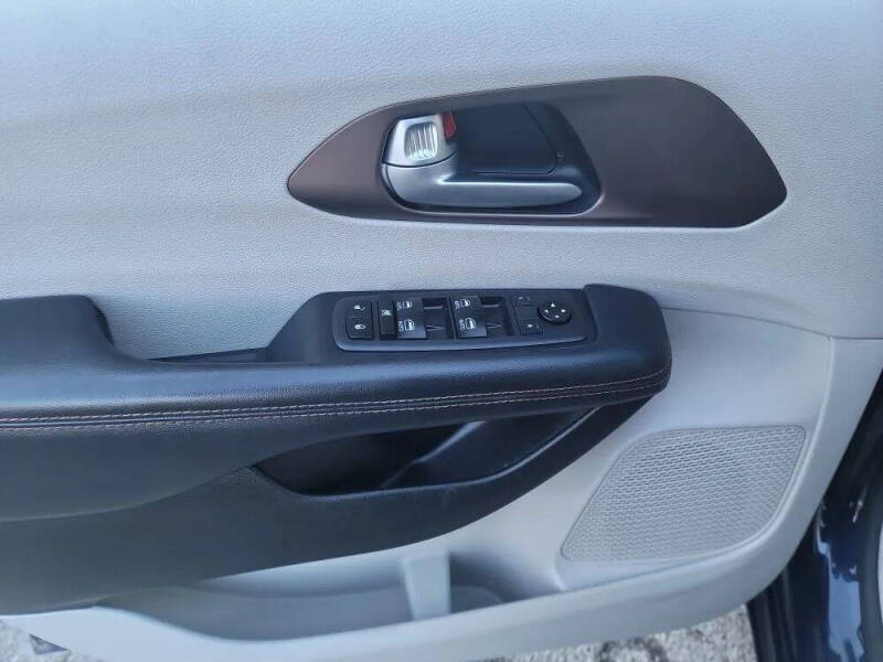 2017 Chrysler Pacifica Touring-L Plus