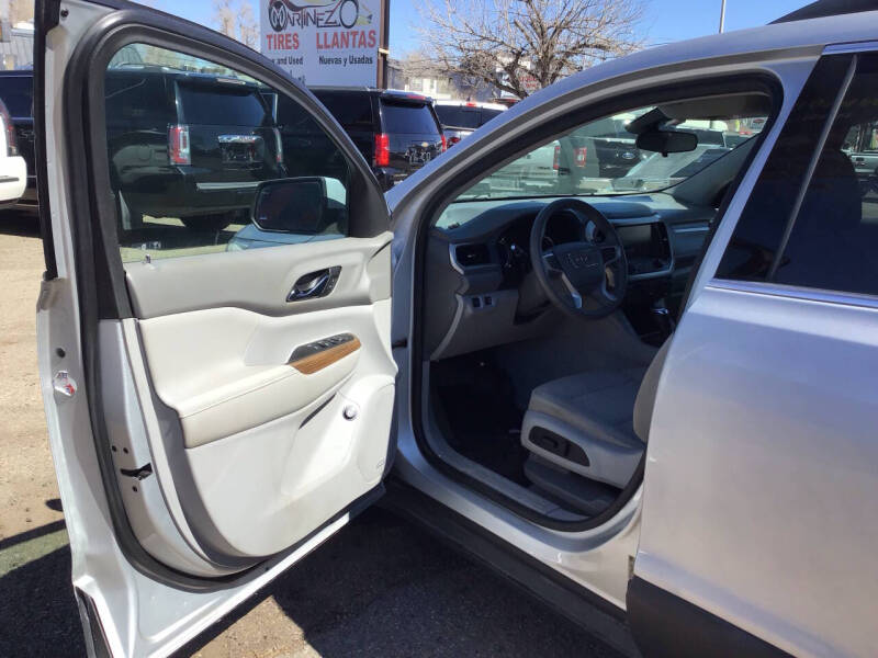 2017 GMC Acadia SLE-2