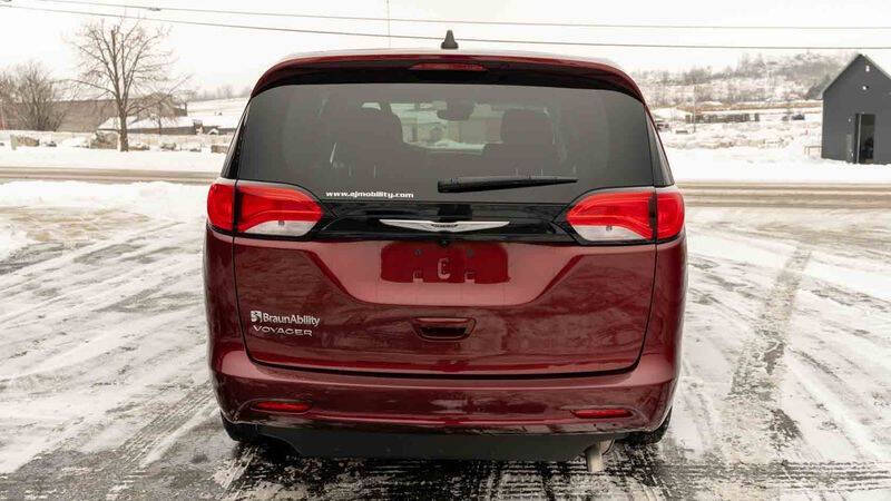 2023 Chrysler Voyager LX
