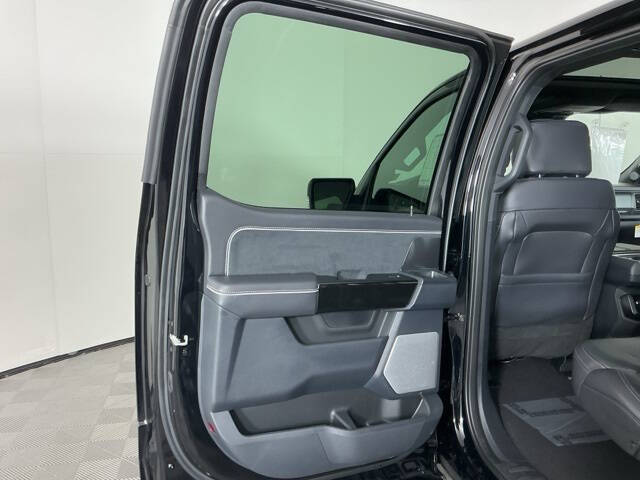 2025 Ford F-150 Lightning Platinum