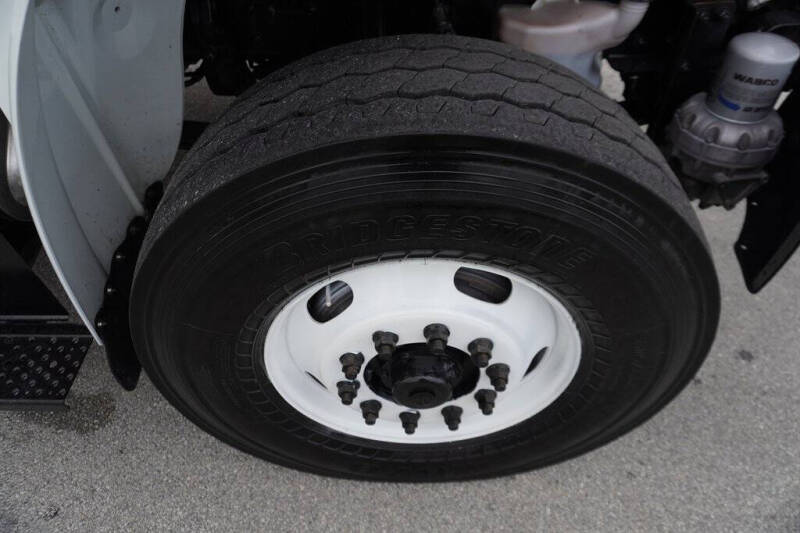 2015 Freightliner M2 106