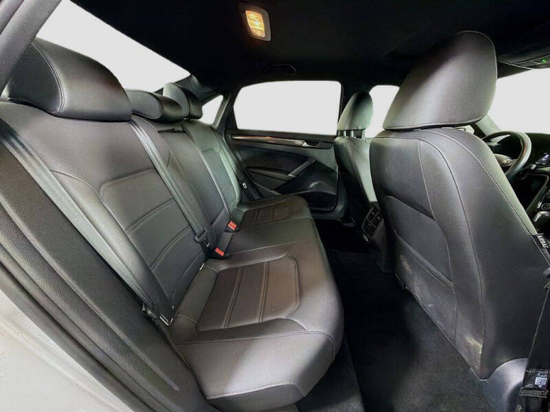 2021 Volkswagen Passat R-Line