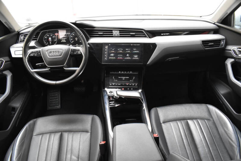 2021 Audi e-tron quattro Premium Plus